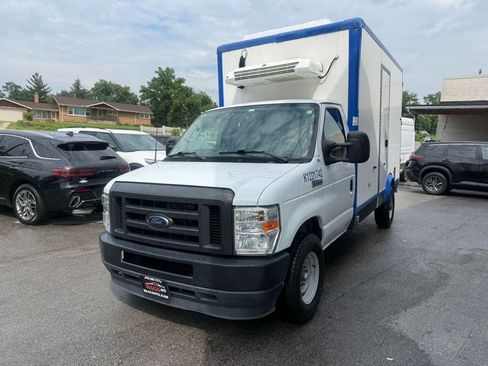 Used 2024 Ford E-350 and Econoline 350 Super Duty w/ Power Windows & Locks Group RWD image 2