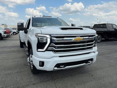 Used 2025 Chevrolet Silverado 3500 High Country w/ High Country Premium Package AWD/4WD image 3