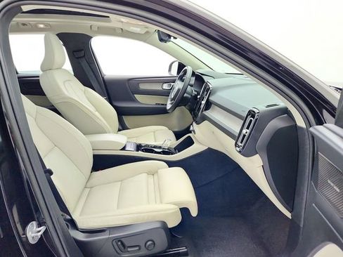 Certified 2023 Volvo XC40 B5 Ultimate w/ Climate Package image 14