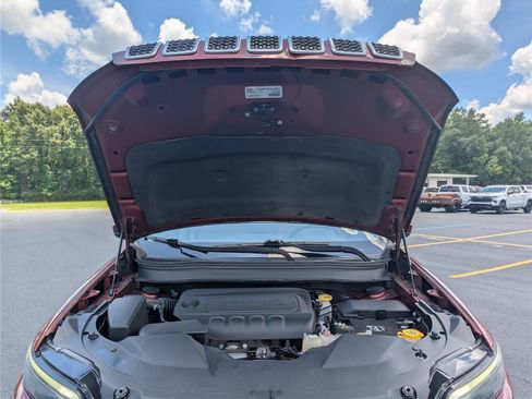 Used 2019 Jeep Cherokee Latitude w/ Popular Appearance Group FWD image 33