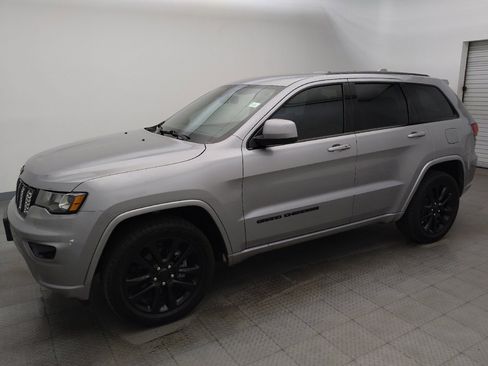 Used 2019 Jeep Grand Cherokee Altitude RWD image 2