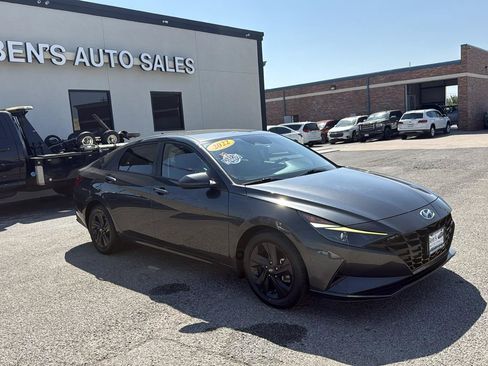Used 2022 Hyundai Elantra SEL FWD image 4