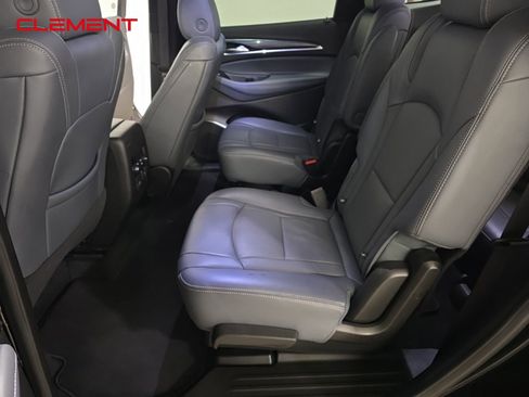 Used 2024 Buick Enclave Premium image 29