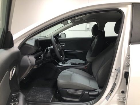 New 2025 Kia K4 LX image 17