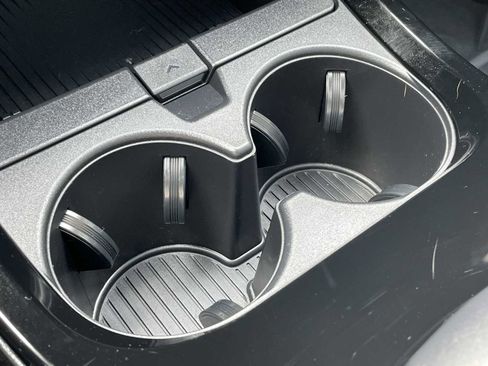 Used 2023 Toyota Prius XLE image 22