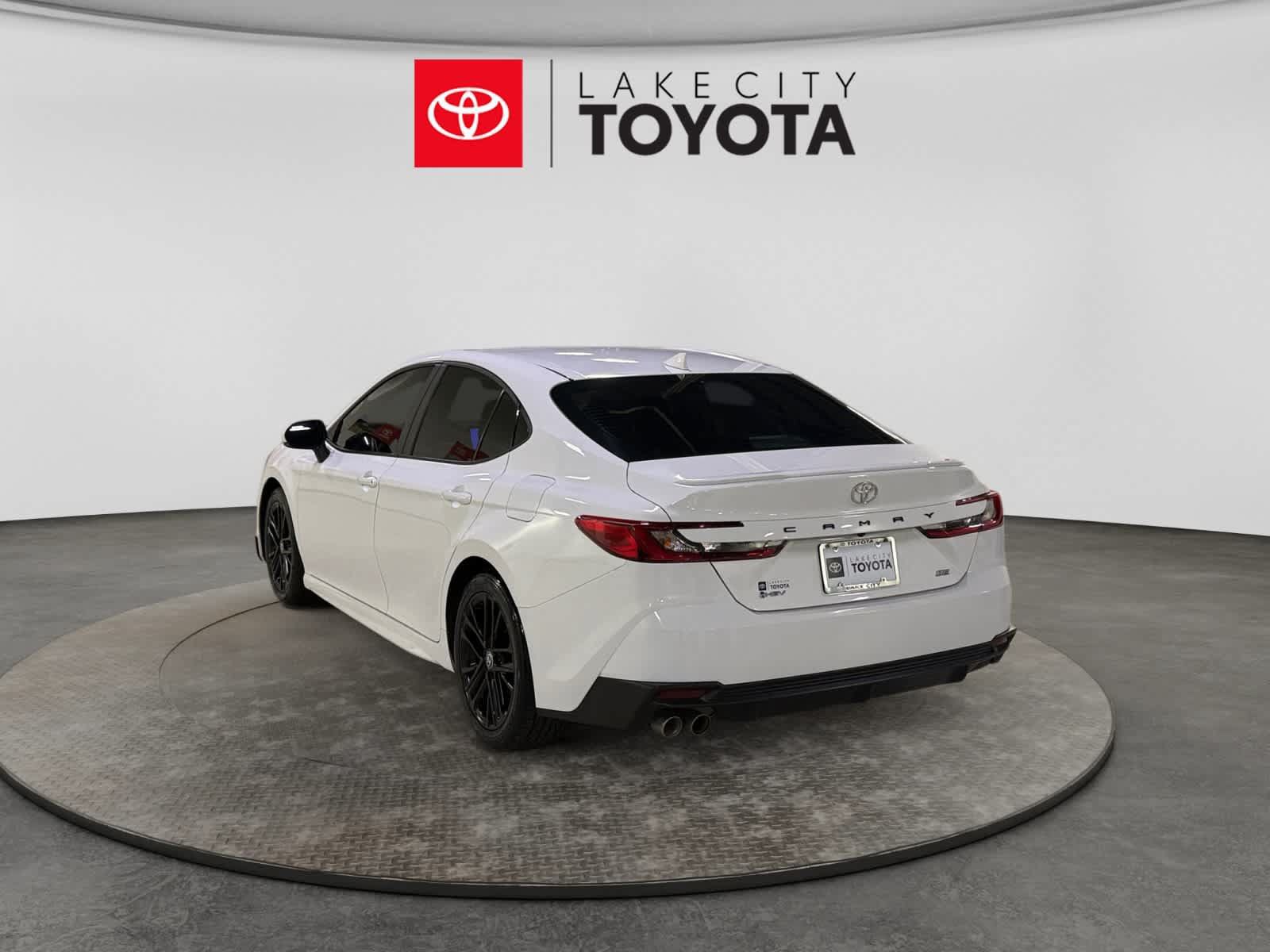 Used 2025 Toyota Camry SE w/ Multimedia Upgrade Package FWD image 5