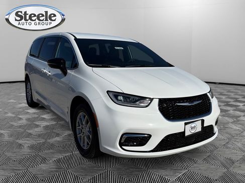 New 2026 Chrysler Pacifica Select image 7
