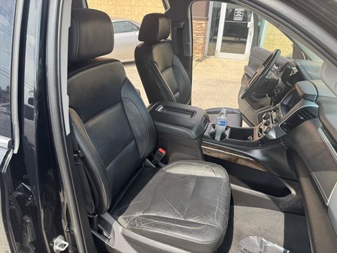 Used 2019 Chevrolet Suburban LT AWD/4WD image 19