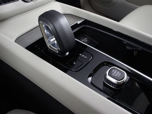 New 2025 Volvo XC60 T8 Plus w/ Protection Package Premier image 7