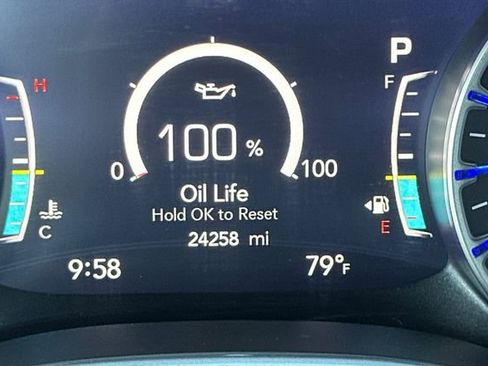 Used 2025 Chrysler Pacifica Select image 28