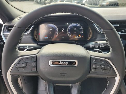 New 2025 Jeep Grand Cherokee L Altitude image 31