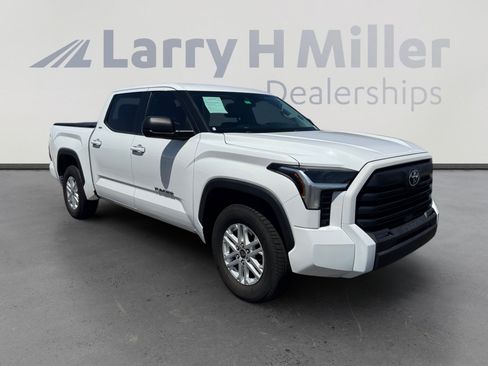 Used 2022 Toyota Tundra SR5 w/ SR5 Premium Package RWD image 7