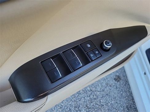 Used 2022 Toyota Camry XLE image 11