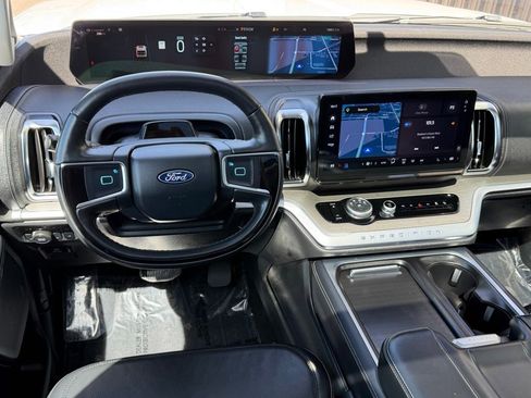 Used 2025 Ford Expedition Platinum AWD/4WD image 15