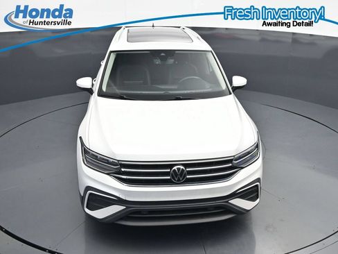 Used 2023 Volkswagen Tiguan SE w/ Panoramic Sunroof Package FWD image 19
