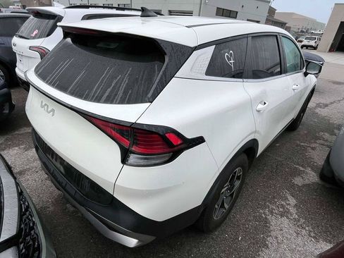 Used 2023 Kia Sportage LX FWD image 2