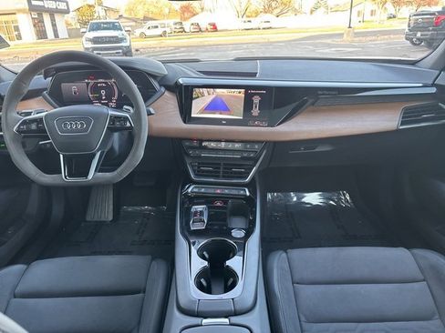 Used 2022 Audi e-tron GT Premium Plus image 18