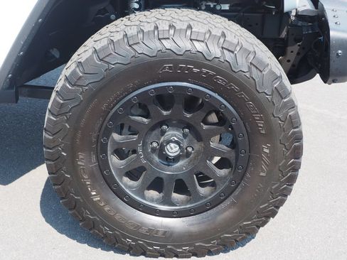 Used 2021 Jeep Gladiator Rubicon AWD/4WD image 10