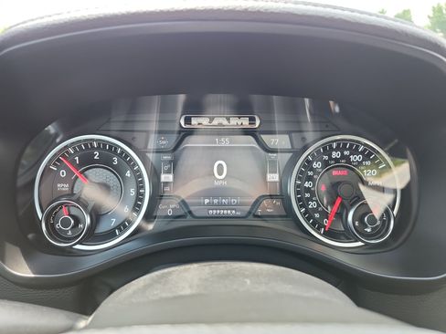 Used 2019 RAM 1500 Laramie AWD/4WD image 18