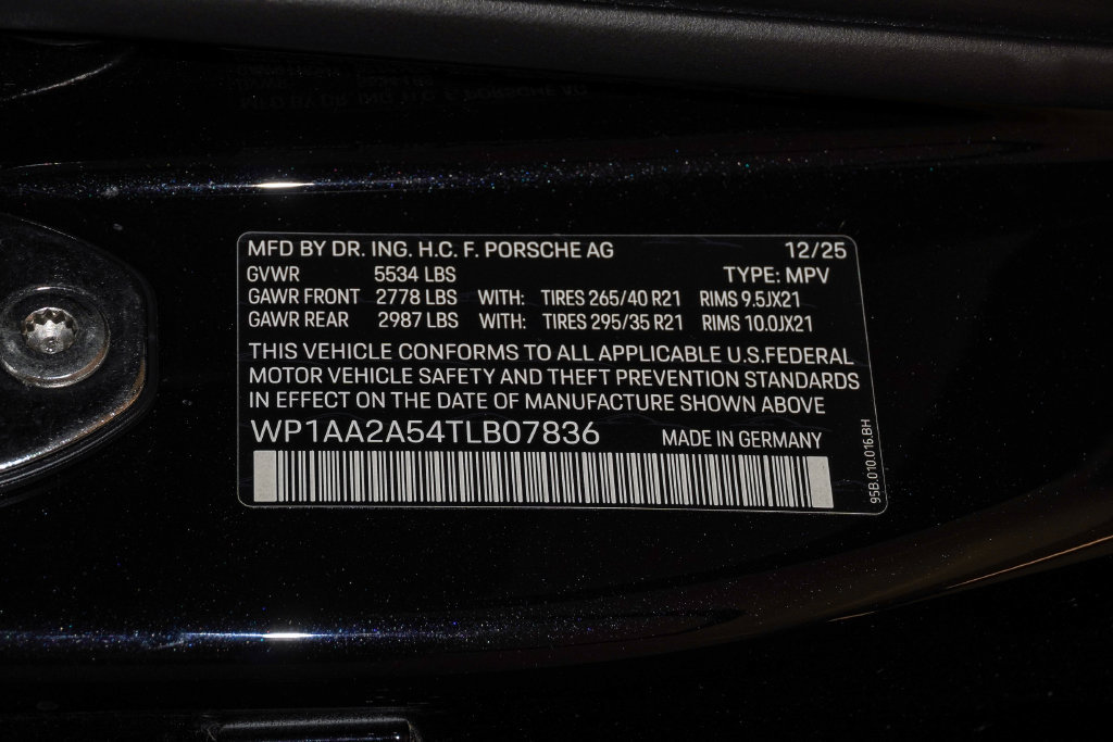Certified 2026 Porsche Macan AWD/4WD image 30