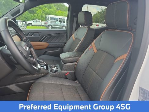 Used 2024 GMC Canyon AT4 w/ Canyon Safety Plus Package AWD/4WD image 9