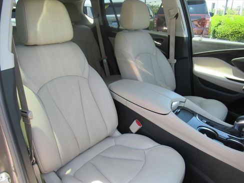 Used 2019 Buick Envision Essence FWD image 9