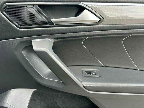 Used 2022 Volkswagen Tiguan SE R-Line image 22