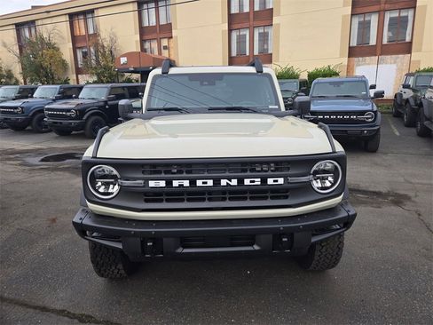 New 2025 Ford Bronco Big Bend w/ Black Diamond Package image 2