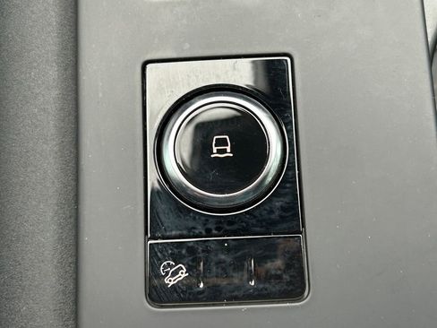 Used 2024 Land Rover Discovery Dynamic SE AWD/4WD image 38