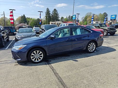 Used 2015 Toyota Camry XLE w/ Moonroof Package FWD image 8