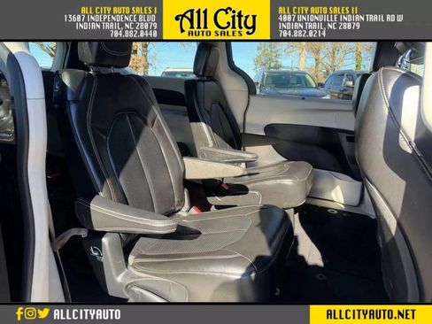 Used 2020 Chrysler Voyager Lxi FWD image 12