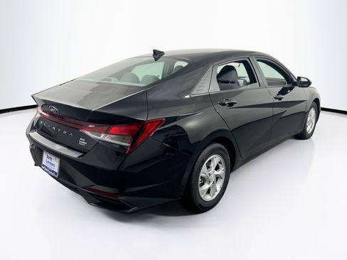 Used 2023 Hyundai Elantra SE image 5