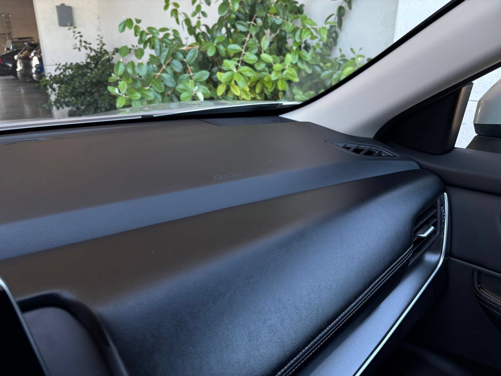 Used 2025 Nissan Rogue SV FWD image 36