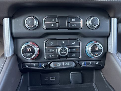 Used 2023 GMC Yukon SLT image 18