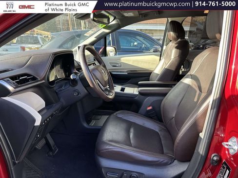 Used 2022 Toyota Sienna Platinum image 19