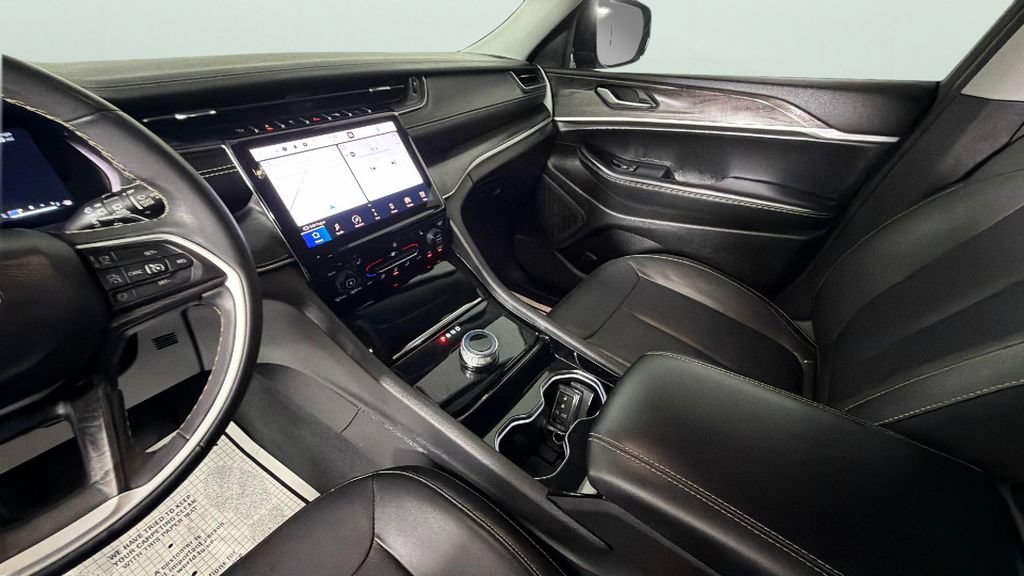 Used 2023 Jeep Grand Cherokee Limited w/ Black Appearance Package RWD image 19