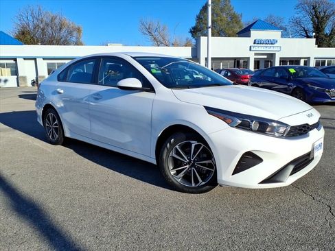 Used 2023 Kia Forte LXS image 2