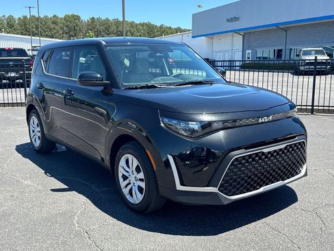 Used 2025 Kia Soul LX FWD image 4