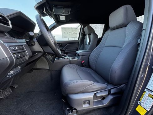 Used 2025 Toyota Tacoma SR5 AWD/4WD image 16