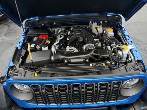 Used 2024 Jeep Wrangler Sport AWD/4WD image 9