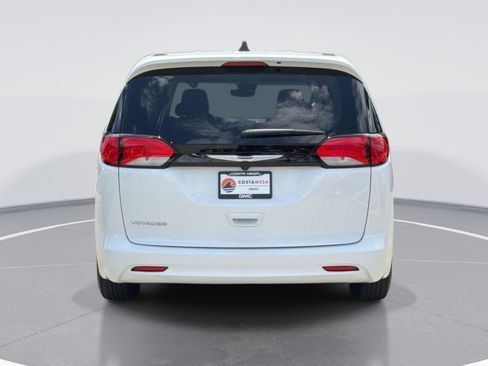 Used 2023 Chrysler Voyager LX FWD image 4