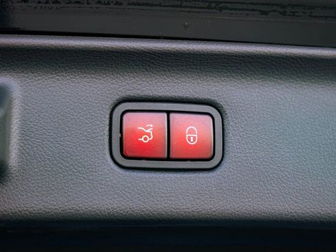 Used 2023 Mercedes-Benz S 500 4MATIC w/ AMG Line image 34