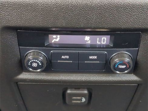 Used 2018 Chevrolet Traverse LT image 20