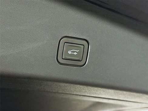 Used 2026 Cadillac Vistiq Platinum w/ LPO, Floor Liner Package image 18