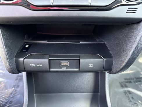 Used 2022 Kia Niro EX Premium image 34