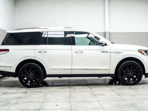 Used 2023 Lincoln Navigator Reserve AWD/4WD image 6