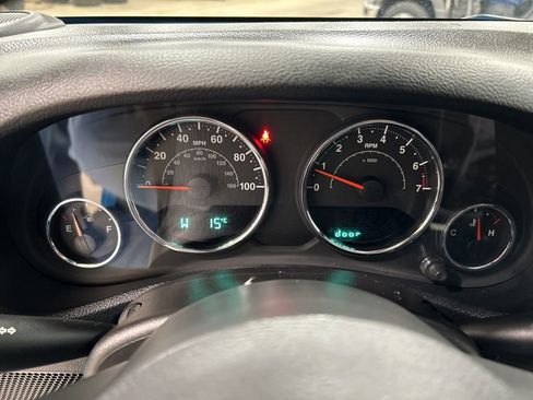 Used 2017 Jeep Wrangler Unlimited Sahara image 13