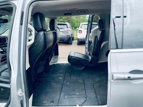 Used 2021 Chrysler Voyager Lxi FWD image 21