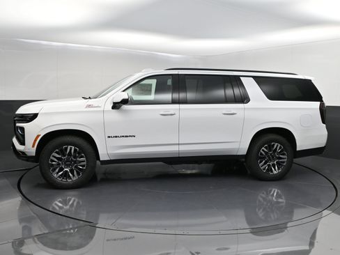 New 2026 Chevrolet Suburban Z71 w/ Z71 Off-Road Package AWD/4WD image 4