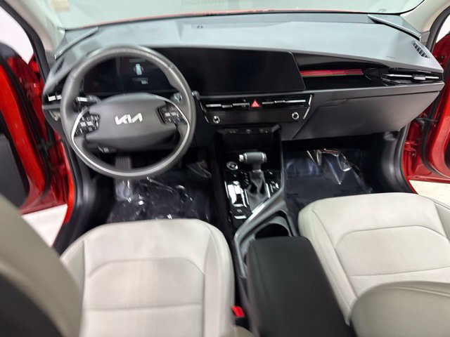 Used 2023 Kia Niro EX FWD image 2